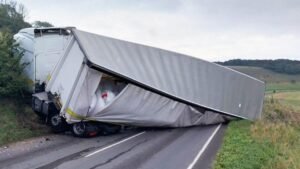 Finding the Right Truck Accident Injury Law Firm Nearby