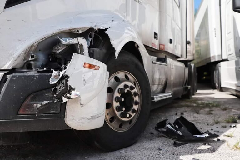 Navigating Justice: Finding the Best Trucking Crash Lawyer